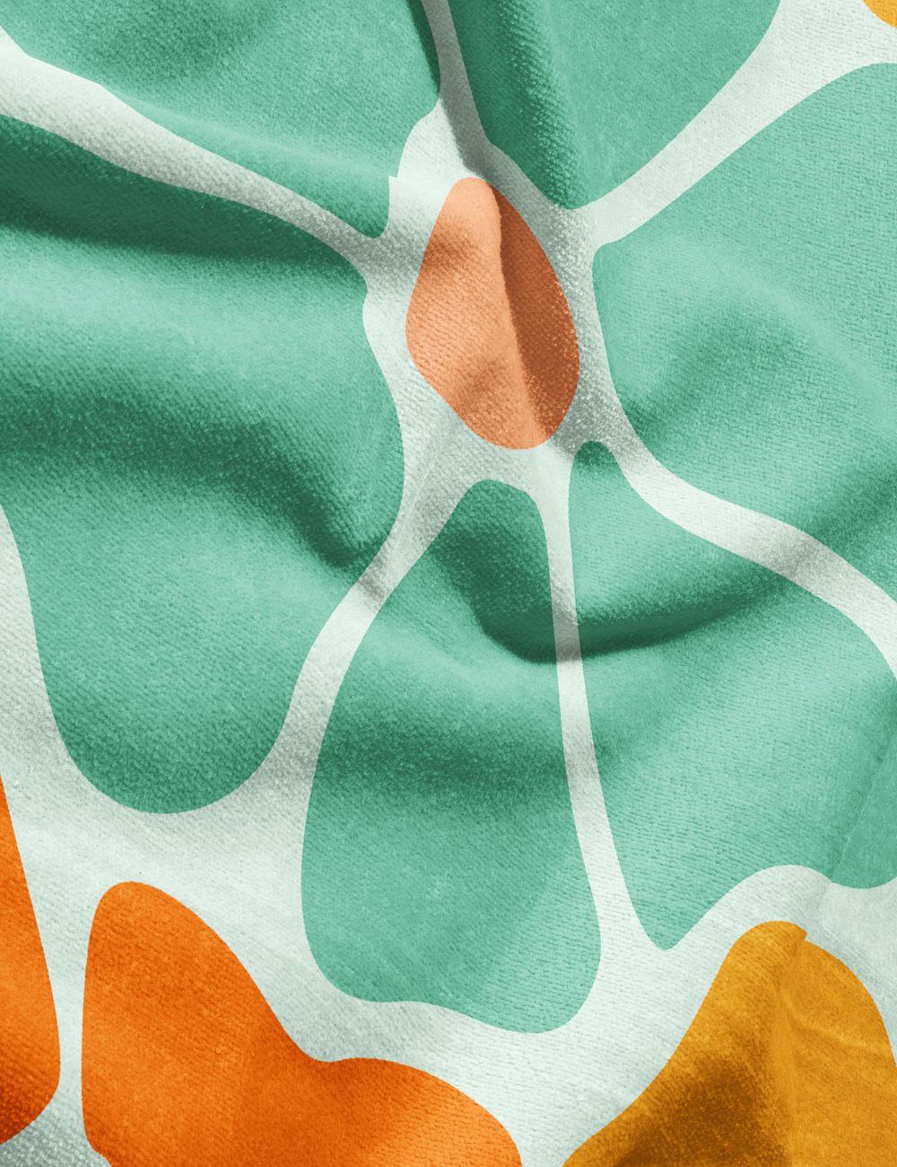 71 Retro Bloom minimalist gym towel – zoomed in to show fabric details